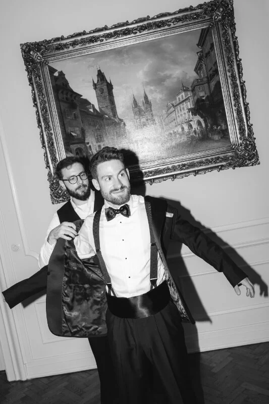 Elegantní květnová svatba v Hartigovském paláci a Ledeburské zahradě
