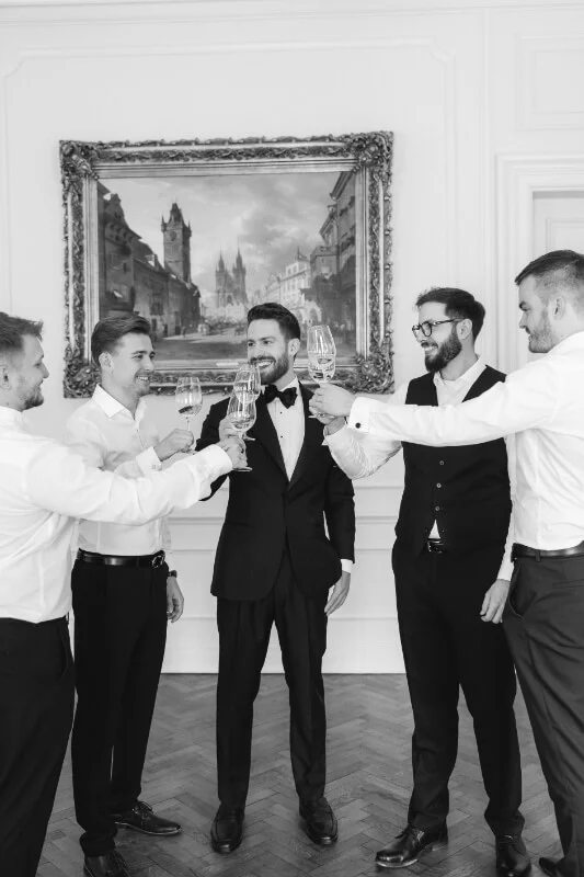 Elegantní květnová svatba v Hartigovském paláci a Ledeburské zahradě