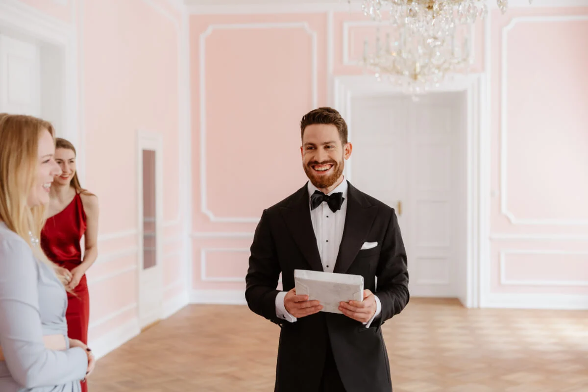 Elegantní květnová svatba v Hartigovském paláci a Ledeburské zahradě