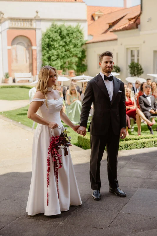 Elegantní květnová svatba v Hartigovském paláci a Ledeburské zahradě