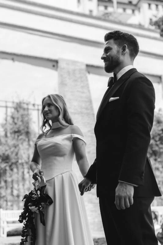 Elegantní květnová svatba v Hartigovském paláci a Ledeburské zahradě