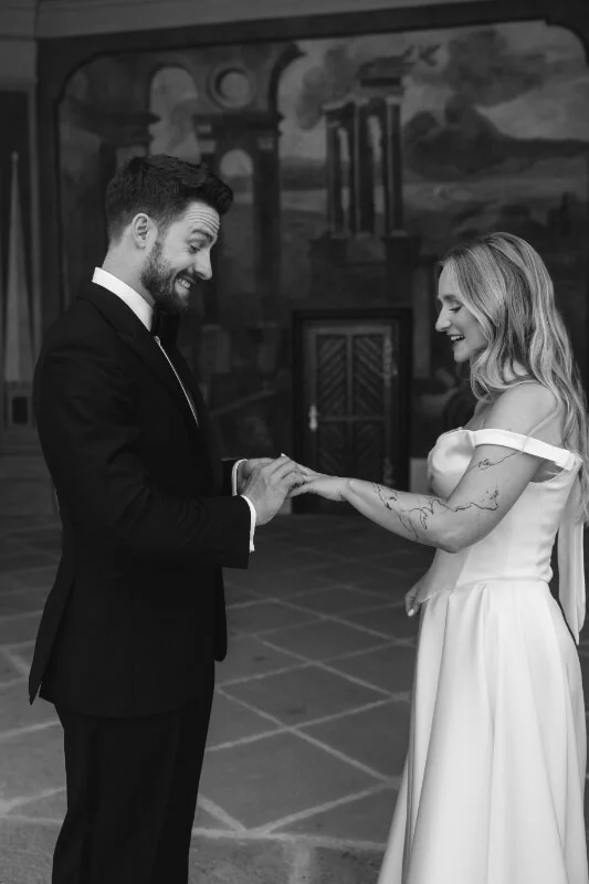 Elegantní květnová svatba v Hartigovském paláci a Ledeburské zahradě